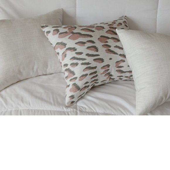 White Accent Pillow - Handcrafted - High Quality Cotton - 11'x9.5" - Made in USA - Picture 2 of 5